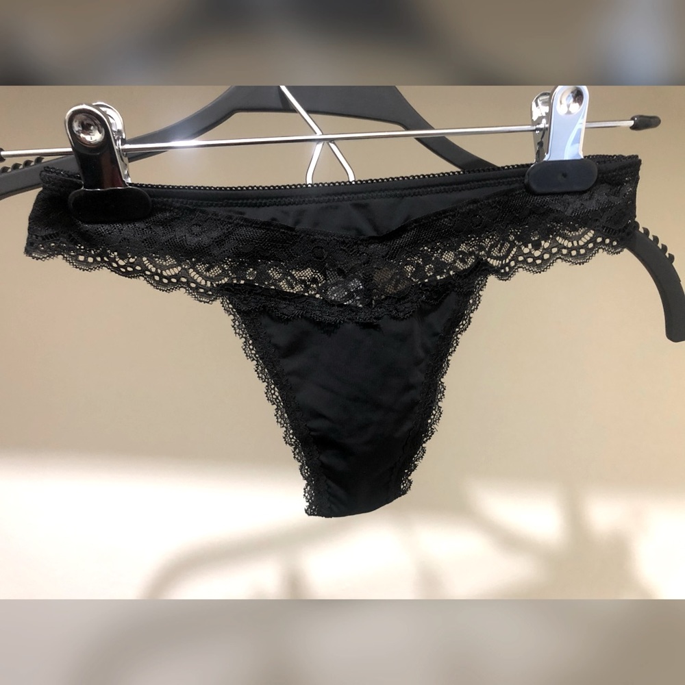 black floral lace thong